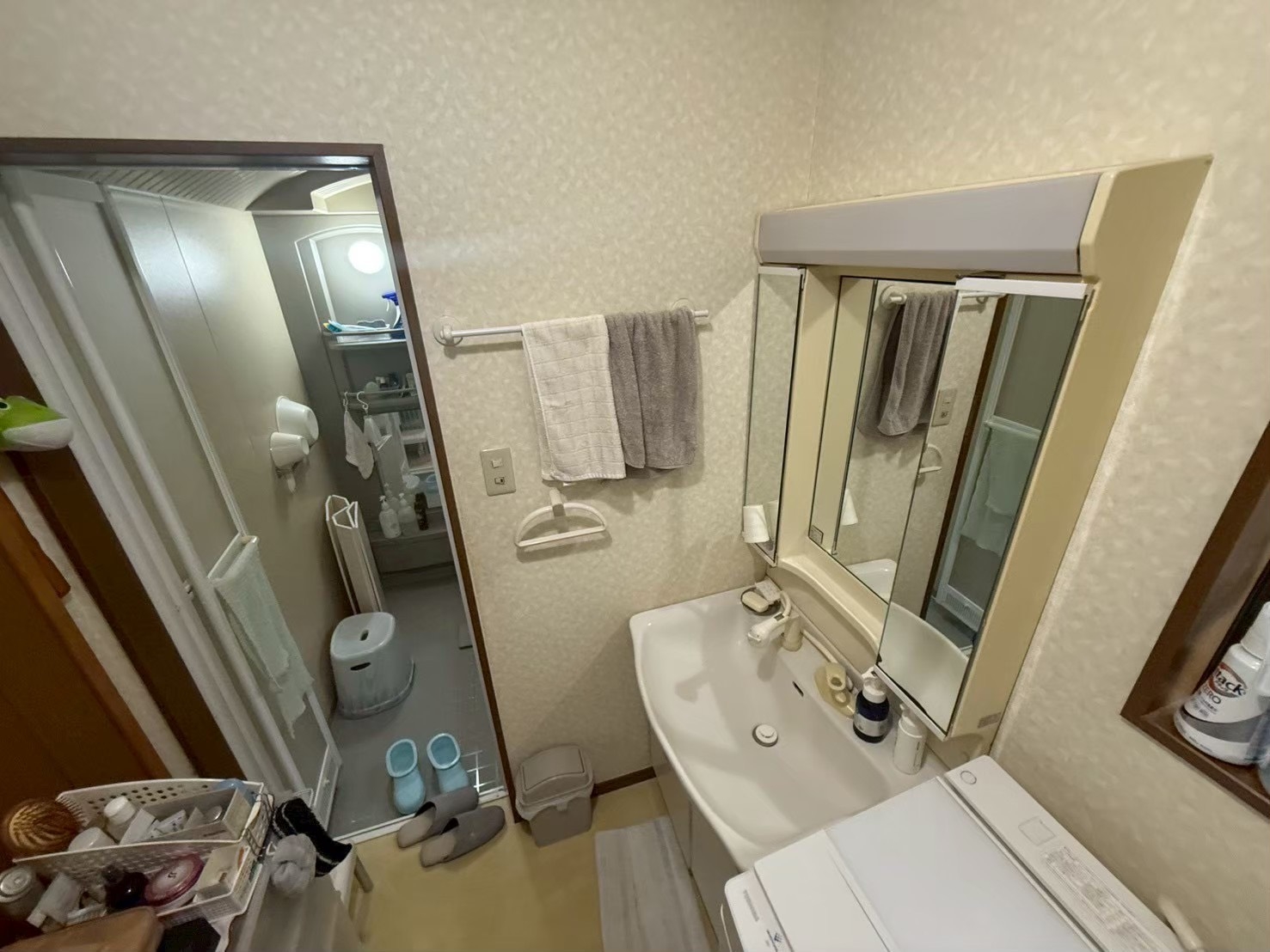 入間市の戸建て住宅における造作洗面台交換前の様子