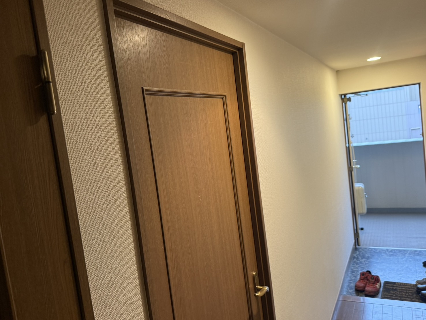 入間市のマンションでクロス張り替え後に自然な仕上がりとなった壁面